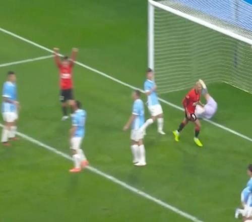 丙级联赛边,裁受伤,球迷紧急替,英皇娱乐会员登录入口,英皇娱乐官网,英皇娱乐