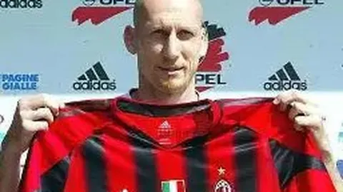 詹姆斯16岁乔丹野球赛展露惊人天赋，却非完美无缺