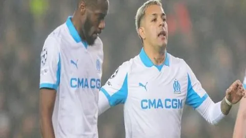 激情碰撞！英博顶级对决引62330球迷狂热捧场，中超观赛纪录再创新高！